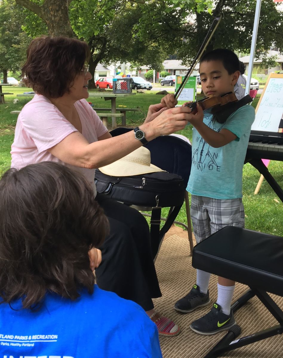 violin lesson in a park